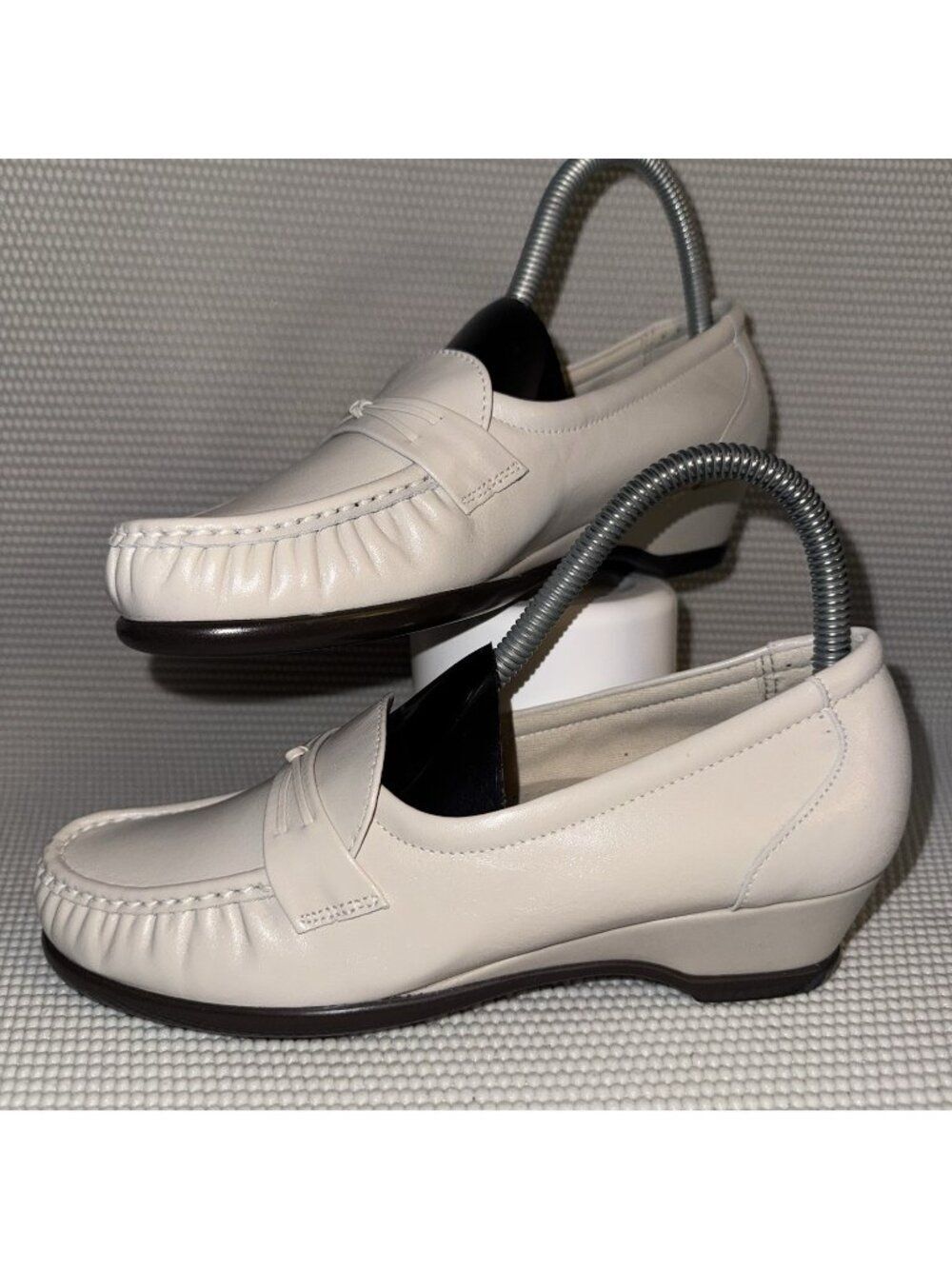 SAS Easier Tripad Ivory Leather Comfort Wedge Loafers Shoes Womens Size 6M